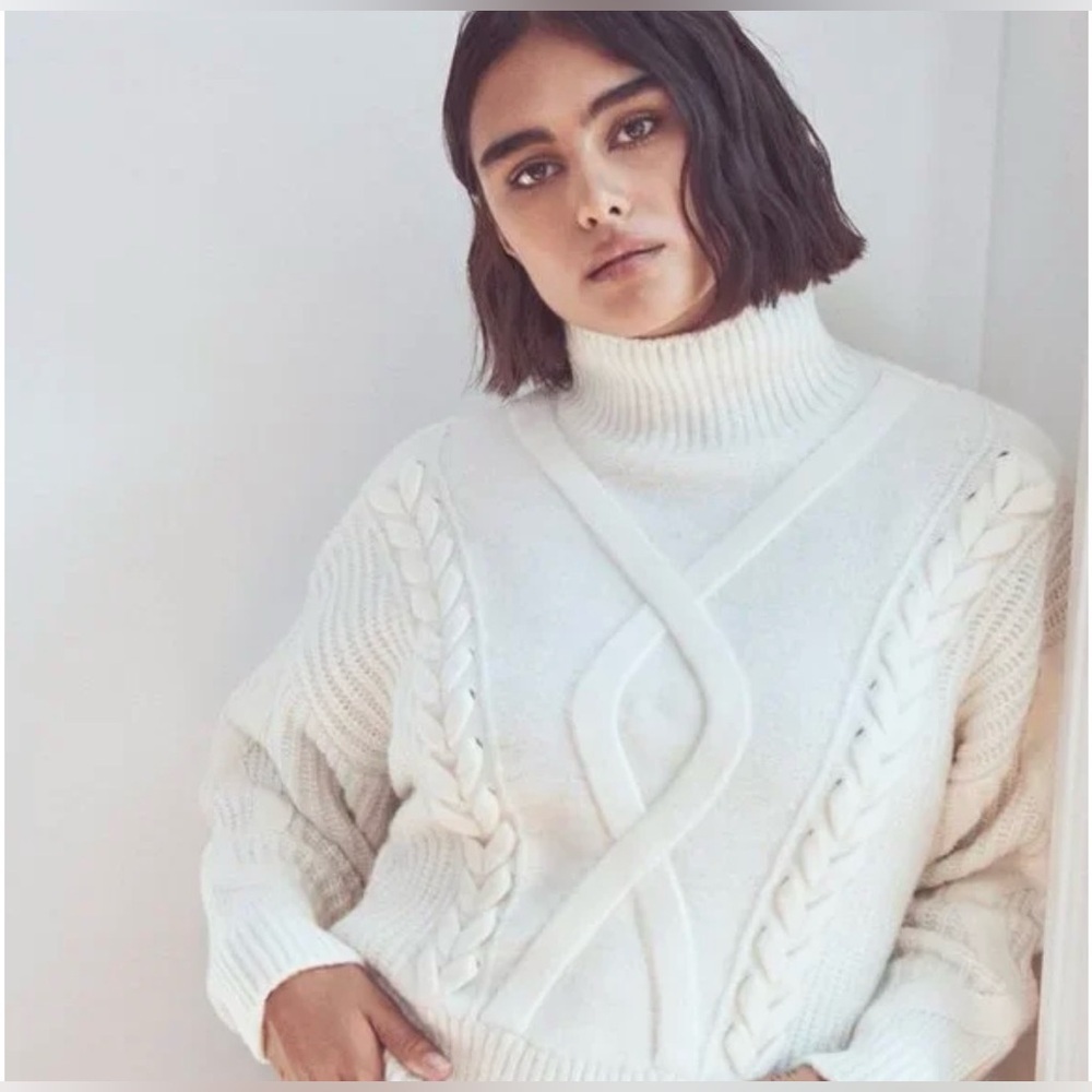 Elizabeth and James Cream Cable Knit Sweater Size L Chunky Knit Mock Neck